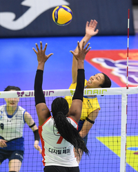 [포토]현대건설 자스티스, 블로킹을 피해라!