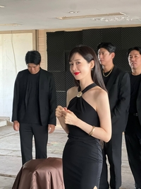 ‘쌍둥이 엄마’ 성유리, 원조 요정의 레드립 ‘방부제 비주얼’