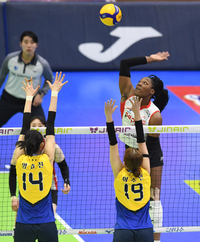 [포토]페퍼저축은행 조이, 더 높게!