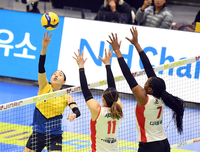 [포토]현대건설 이예림, 살짝 넘겨서!