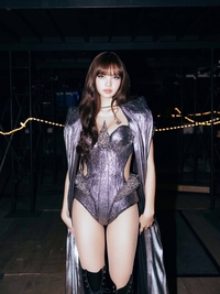 블랙핑크 리사, 수영복 같은 무대 의상으로 ‘시선 집중’