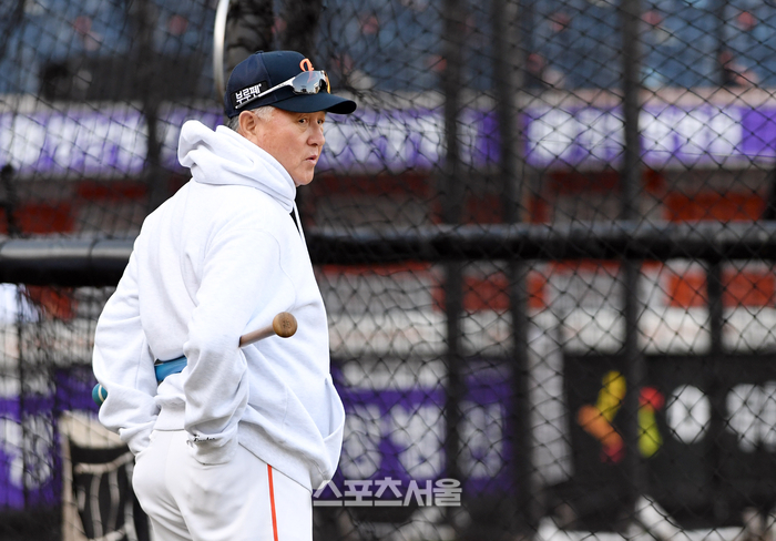 "캠프 가서 보면 다 나온다"... 김경문 감독이 그린 한화 스프링캠프 키워드는 '준비'와 '경쟁' [2026 스타트]