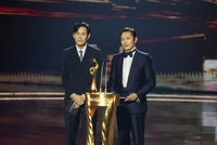“오징어 게임 파워 여전하네”... 이정재·이병헌, 사우디 최대 시상식서 나란히 트로피