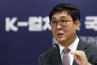 최휘영 문체부 장관, 더현대 서울서 ‘2026 코리아그랜드세일’ 현장 점검