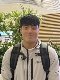 “(김)현수 형 후계자요? 해보겠습니다”…LG ‘복덩이’ 천성호, 주전 좌익수 꿰찰까 [SS인천공항in]