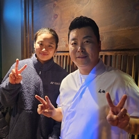 금빛 스매싱 대신 ‘맛집 탐방’ 나선 안세영... 정호영 셰프와 훈훈한 브이