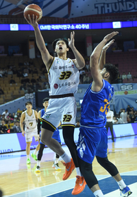 ‘득점 톱10 중 9명’ 외인+亞쿼터, 성적 쥐락펴락…다음시즌 ‘의존도’ 더 커진다 [SS포커스]