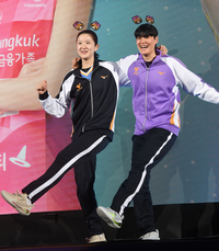 [포토] 이다현-김희진 ‘숨겨둔 댄스 실력 과시’