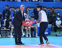 [포토] 조토 감독 ‘판정 잘했죠?’