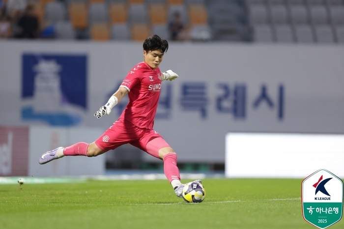 “다시 한번 죄송합니다” 황당 승부차기 ‘올인 다이빙’ GK 황재윤 SNS 해명글 일파만파