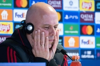 챔스도 아슬아슬, ‘EPL 우승 감독’ 슬롯 진짜 잘릴 위기…리버풀, 이러면 알론소에 시선 꽂힌다