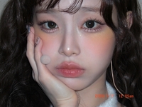 “화면 뚫고 나오는 상큼함”... 츄, 시선 강탈하는 초근접 인형 미모