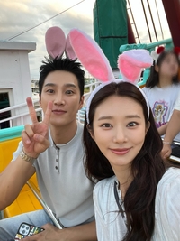 안보현-이주빈, 토끼 머리띠 쓰고 ‘꽁냥꽁냥’...“저 하루가 평생 365일이었으면”