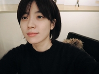 한효주, 13년 전 과거 사진 공개... 신현빈이 포착한 청순한 “생얼”