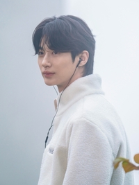 ‘비주얼이 따끈따끈’ 변우석, 설원도 녹인 조각 미모