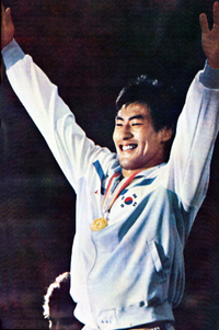 ‘韓 첫 유도 올림픽 금메달’ 하형주, 1984년 LA 영광을 국립스포츠박물관에 기증하다