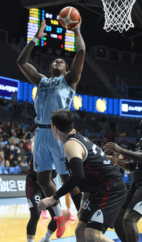 [포토] 나이트 ‘침착하게 슛’