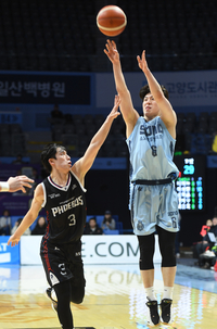 [포토] 슛 시도하는 이정현