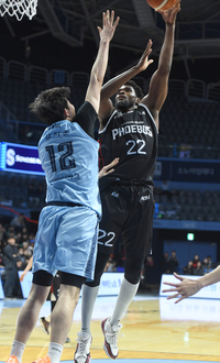 [포토] 이그부누 ‘수비 피해 원핸드 슛’