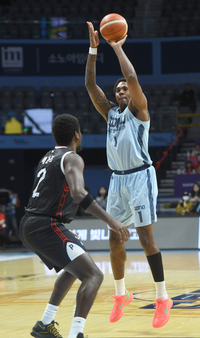 [포토] 나이트 ‘중거리포 발사’