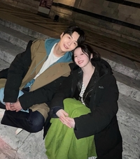 고윤정, “온 세상에 오로라 뜨길” 글에 궤도 등판... ‘극T’ 댓글로 감성 바사삭!