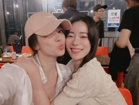 “연진아, 언니가 응원해”...송혜교, 임지연 촬영장에 간식차 선물