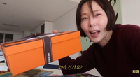 ‘마이큐♥’ 김나영, 명품 가방 통 크게 쐈다..제작진 생일에 깜짝 선물