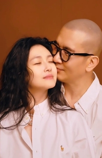 구준엽, 故서희원 아내 동상 만들었다…1주기 맞아 제막식