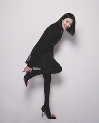 표예진, 시크한 올블랙 패션 속 ‘꽃미소’