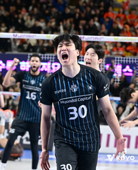 강력한 서브에 중앙 파이프도 장착하는 현대캐피탈 아포짓 신호진 “아직 불안함 있지만 꾸준히 영상보고 연구해요”[현장인터뷰]