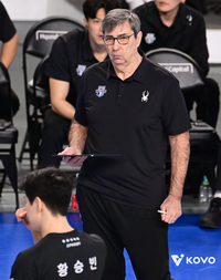 4점차 선두 지킨 블랑 감독이 ‘콕’ 집은 리베로 임성하 “상대 왼쪽 공격 차단에 활용, 탁월한 모습 보여줬다”[현장인터뷰]