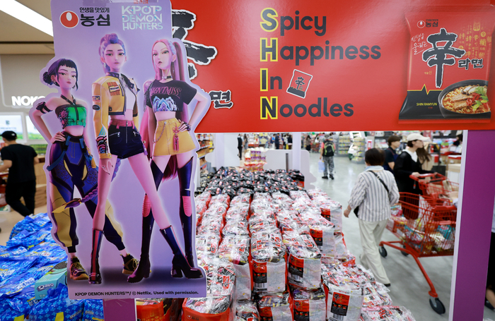 미국 마트서 '오픈런' 진풍경...틱톡 타고 퍼지는 'K-매운맛' 챌린지