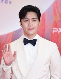 차은우 이어 김선호까지 ‘가족법인’ 의혹…소속사 “문제없다”