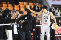 [포토]KCC 허웅, 51득점 인사
