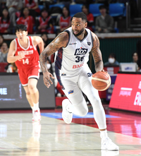 [포토]속공 드리블 하는 KCC 숀 롱