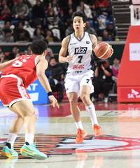 [포토]에디 다니엘 상대하는 허훈