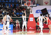 [포토]추가 자유투로 51득점 올리는 KCC 허웅