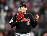 “공에 맞고 아웃까지?”...손주영은 다 계획이 있었구나! [KBO 진기명기]