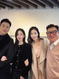 윤정수♥원진서 부부, 류시원 부부와 화기애애… “두 아내 모두 연예인급 미모” 깜짝