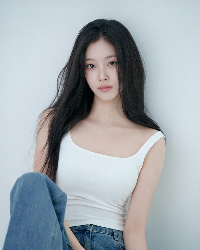 ‘아이돌아이’ 최희진, 청순과 시크 오가는 무결점 미모