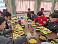 잘 먹고, 야구도 잘 하자! SSG 퓨처스팀, 日 스프링캠프서 ‘맞춤형 식단’ 도입