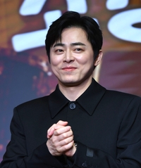 둘째 본 조정석, 육아 휴직 끝? “‘페이퍼맨’ 긍정 검토”