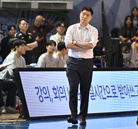 [포토] 조상현 감독 ‘경기 안풀리네’