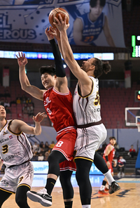 [포토] 최현민-마레이 ‘치열한 볼다툼’