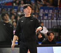 [포토] 김효범 감독 ‘침착하게 하자’