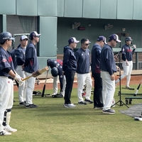 롯데 코치진, 이른 아침부터 그라운드 집결한 이유→‘반등’ 향한 올시즌 첫 ‘실전 모드’ 돌입 [SS타이난in]