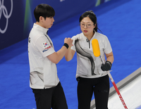 ‘韓 올림픽 첫 출격’ 컬링 김선영·정영석, 스웨덴 남매에 당했다 3-10 완패 [2026 밀라노]