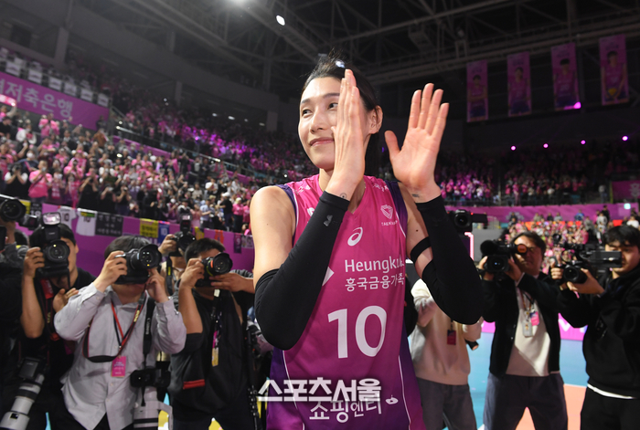 미련 없이 떠난 김연경, 쿨한 고백 "쉬는 게 적성에 맞더라"