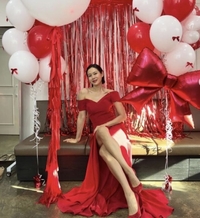 빨간 손예진, 숨막히는 ‘레드 여신’ [★SNS]