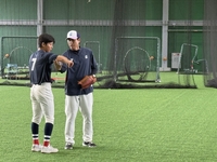 롯데 선수들 전부 ‘밥’ 먹으러 갔는데…점심 반납하고 ‘보충 수업’ 자처한 ‘미친 열정’ 사제(師弟)는 누구 [SS타이난in]